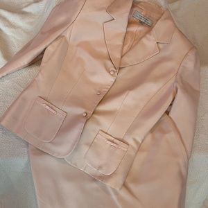 Tahari Arthur S. Levine light pink suit blazer and skirt in size 4